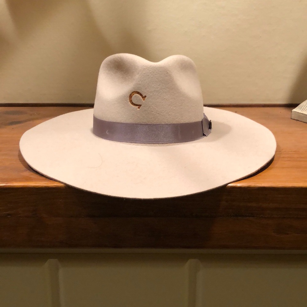 Charlie 1 Horse. Silver belly cowboy hat